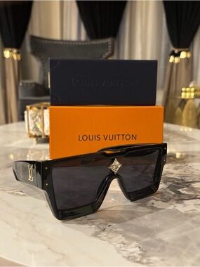 Louis Vuitton Cyclone Sunglasses with Gold LV Emblem